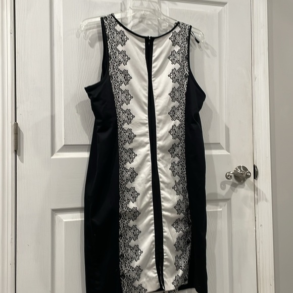 Women’s 16W Worthington lined dress. The back zips up for easy on and off. - Picture 2 of 5